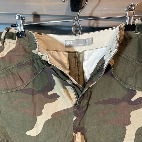 ASOS DESIGN Cargo Shorts in Camo - Picture 8 of 12